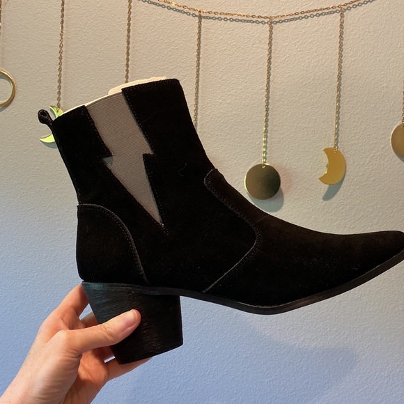 YRU Shoes - Lightning Bolt Ankle Booties. Black. Size 9. Run Large. YRU. Teleport BOLT.